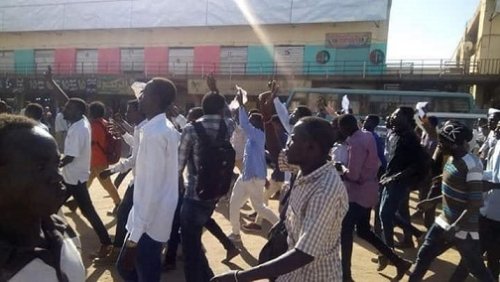 احتجاجات ام درمان أغلقت شارع النيل لساعات