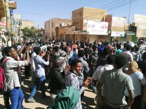 المتظاهرون السودانيون يتوجهون الي البرلمان
