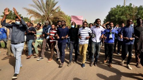 تظاهرات السودان ..  الآلاف يعودون الي الشارع في أكبر احتجاجات