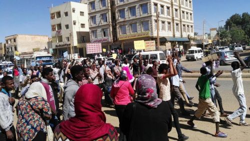 السودان .. الجيش يرفض الحكومة الانتقالية وواشنطن قلقة