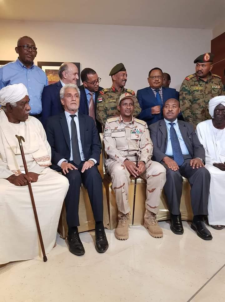 الافراح تعم مدن السودان باتفاق "العسكري" و "قحت"