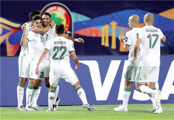 الجزائر تعبر ساحل العاج وتترشح لنصف النهائي