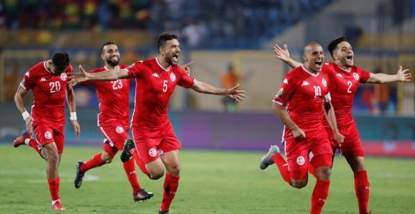 احتفالات وافراح بترشح تونس والجزائر لنصف نهائي الكان